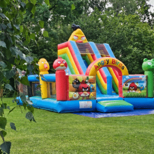 Piepūšamā atrakcija ''Dusmīgie putni''